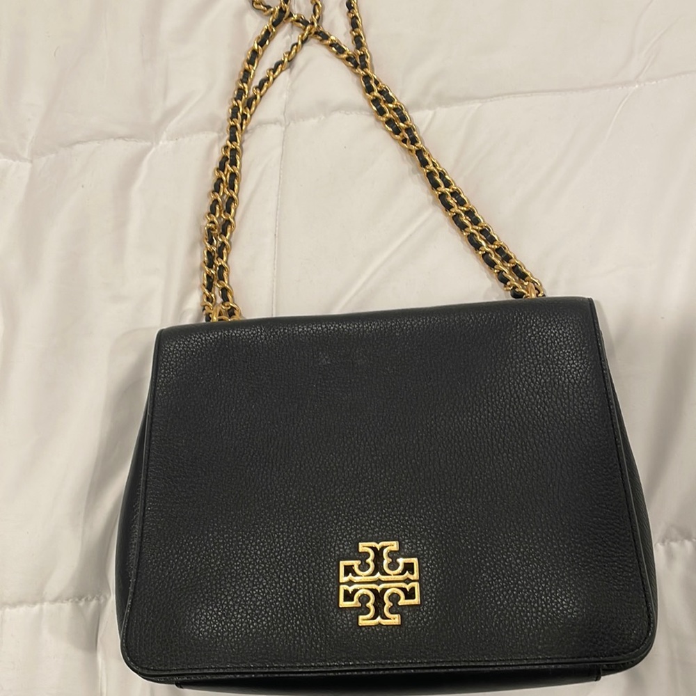 Tory Burch Black Handbag lightly used. 100% authentic